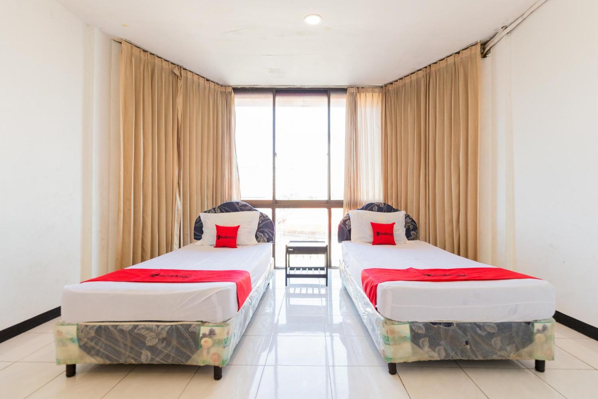 Reddoorz At Sparkling Hotel Surabaya Luaran gambar