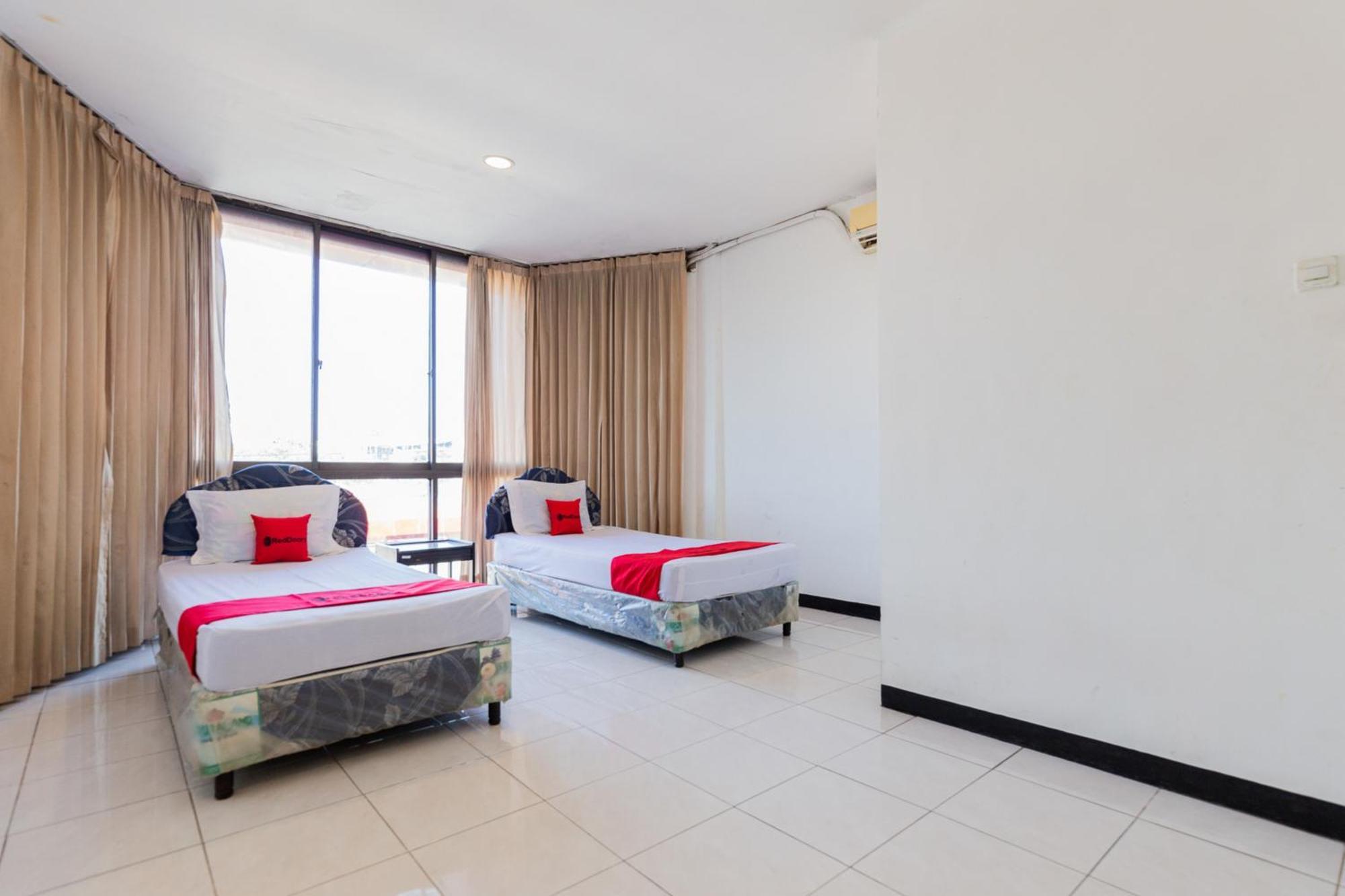 Reddoorz At Sparkling Hotel Surabaya Luaran gambar