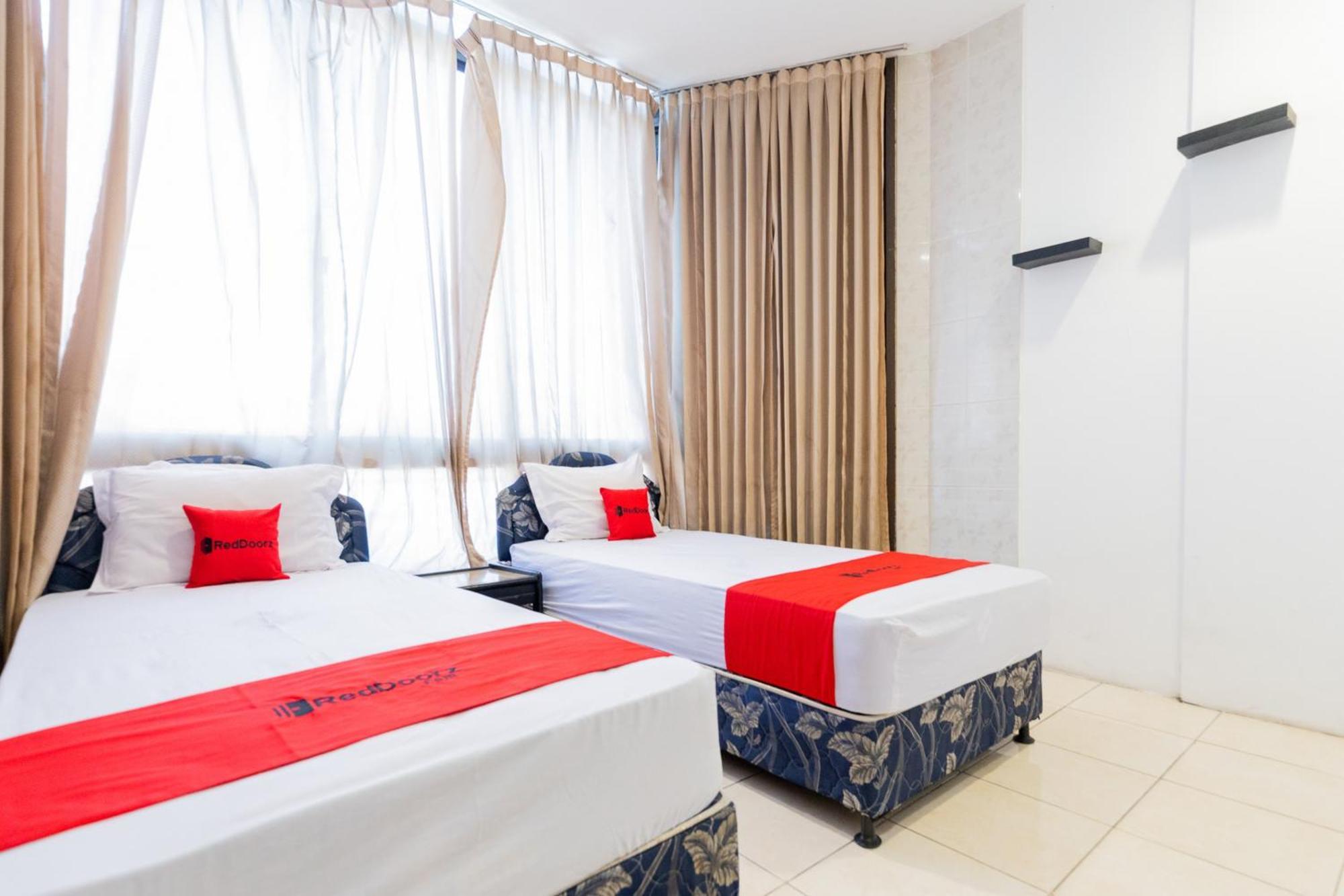 Reddoorz At Sparkling Hotel Surabaya Luaran gambar
