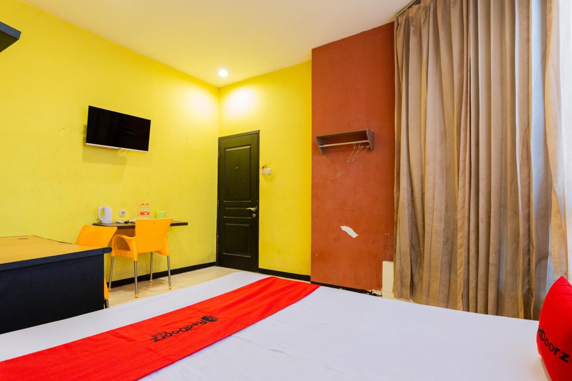 Reddoorz At Sparkling Hotel Surabaya Luaran gambar